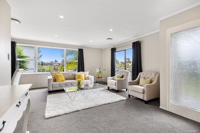 13 Stephen Lysnar Place, Hillsborough, Auckland - Carousel 2