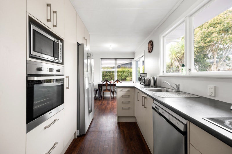 66 Pohutukawa Drive, Pukete, Hamilton - Carousel 2