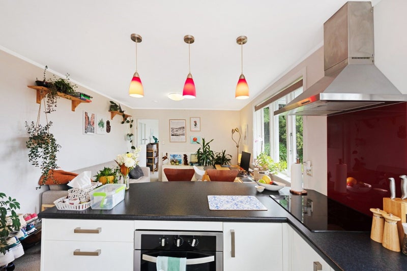 15 Mertoun Terrace, Highbury, Wellington - Carousel 2