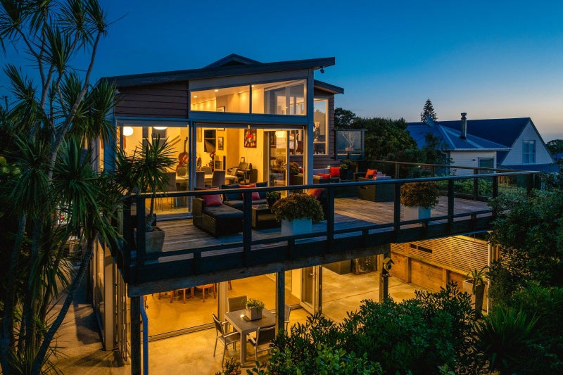 74 Hauraki Road, Oneroa, Waiheke Island - Carousel 1