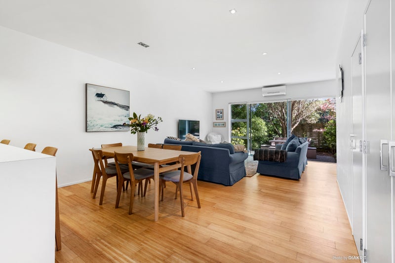 63 Saddleback Grove, Karori, Wellington - Carousel 1