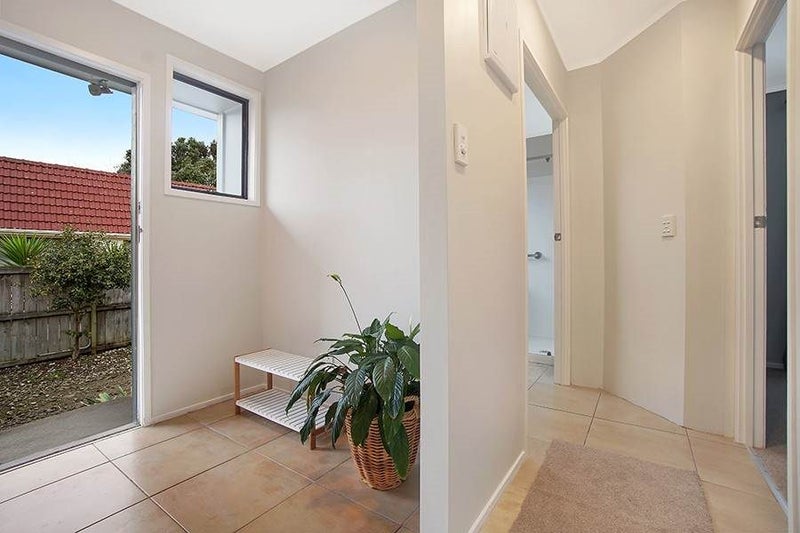 9 Mannering Place, Hillcrest, Auckland - Carousel 25