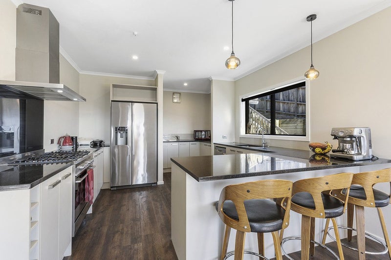 13 Madeira Close, Whitby, Porirua - Carousel 2