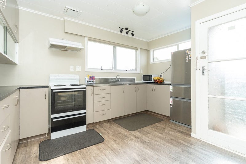 18A Breckons Avenue, Nawton, Hamilton - Carousel 2