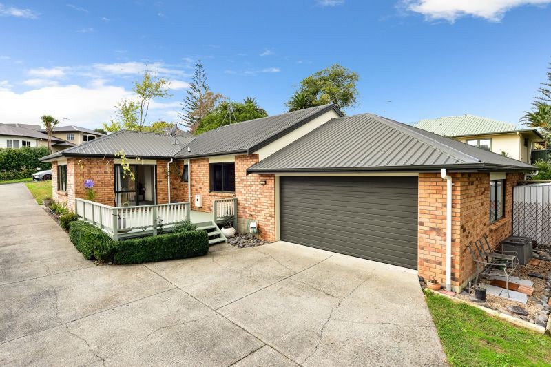 24 Palm Grove Drive, Western Heights, Hamilton - Carousel 1