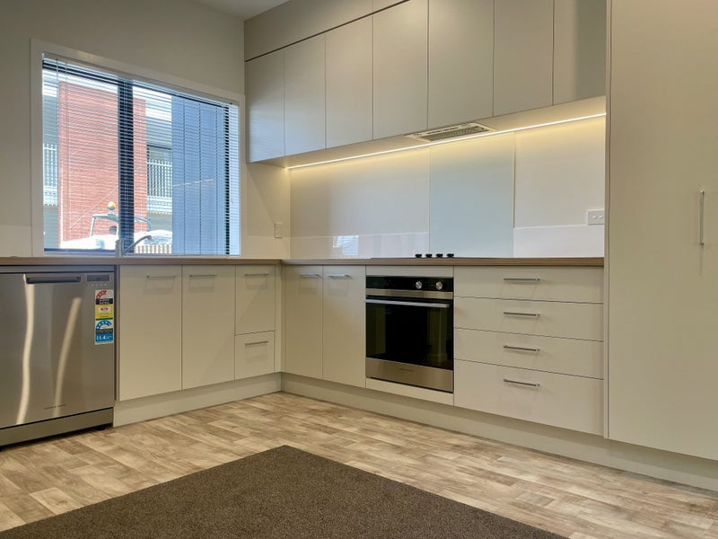 4/7 Dyer Street, Whitiora, Hamilton - Carousel 2