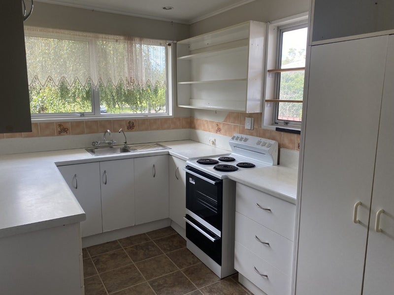 52 California Drive, Totara Park, Upper Hutt - Carousel 2