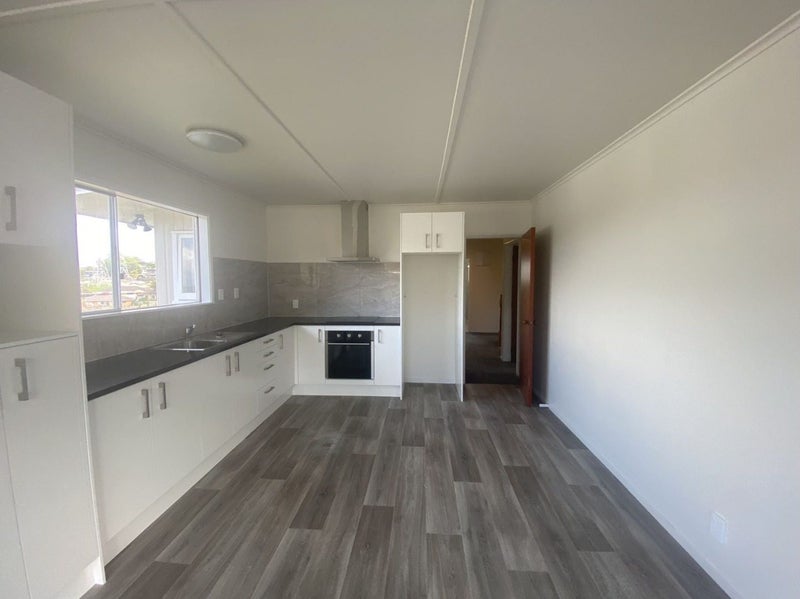 14 Reynella Drive, Massey, Auckland - Carousel 2