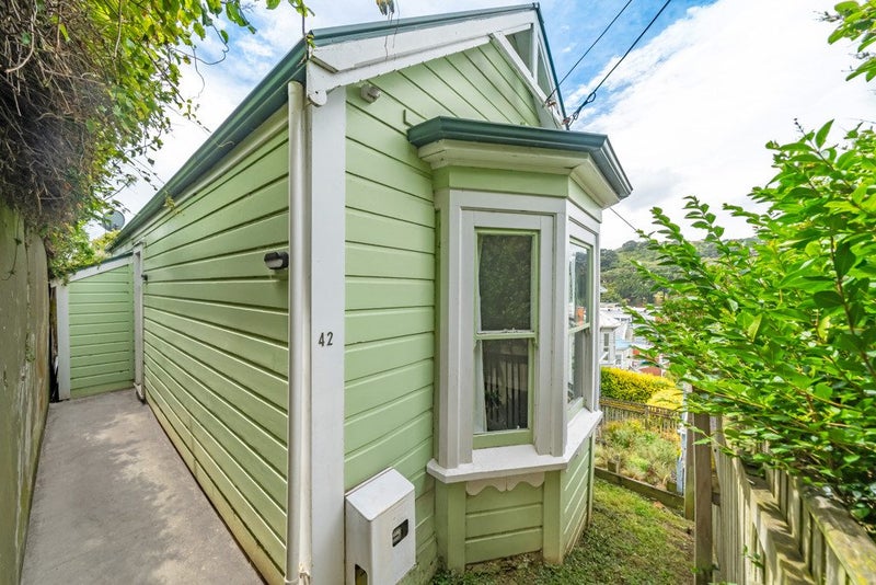 42 Drummond Street, Mount Cook, Wellington - Carousel 1