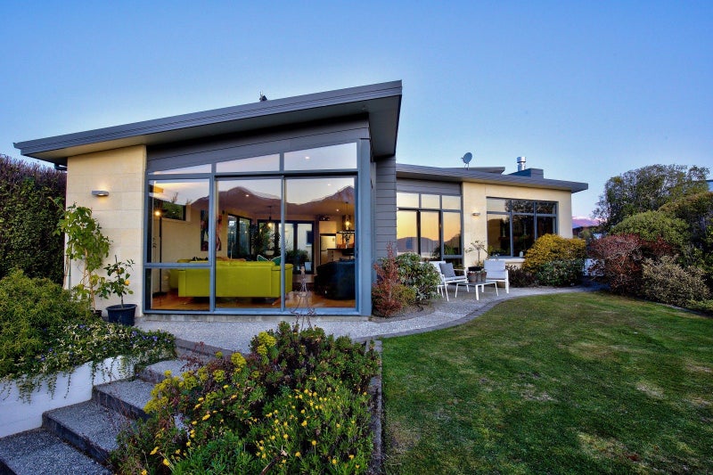 4 Oregon Drive, Kelvin Heights, Queenstown - Carousel 1