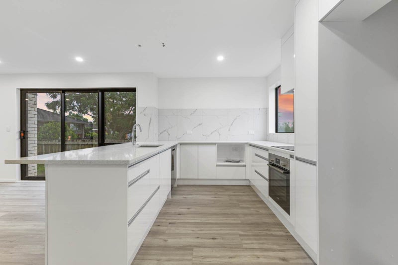 37 Paapaakiri Loop, Takanini, Auckland - Carousel 2