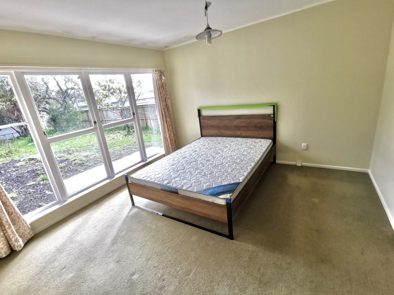 1/11 Cromdale Avenue, Highland Park, Auckland - Carousel 2