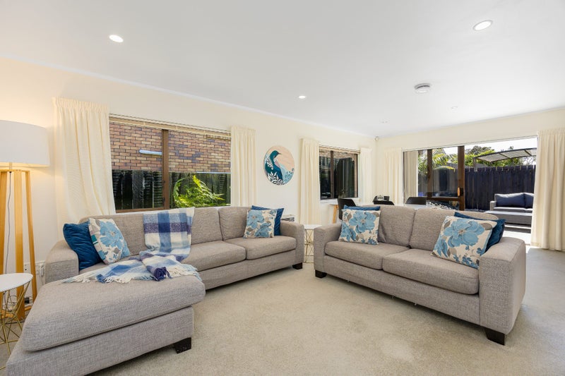 1/40 Channing Crescent, Botany Downs, Auckland - Carousel 2