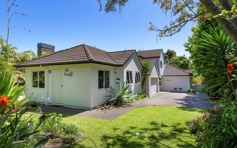 2 Manon Crescent, Greenhithe, Auckland - Carousel 2