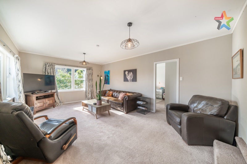 225 Whites Line East, Waiwhetu, Lower Hutt - Carousel 2