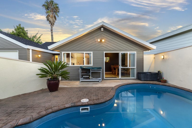 82 Arran Road, Browns Bay, Auckland - Carousel 2