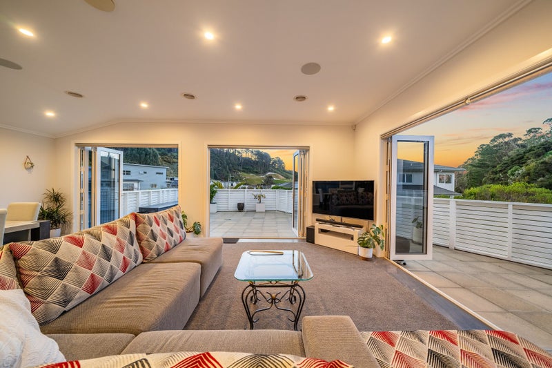 62 Banks Boulevard, Whitby, Porirua - Carousel 2