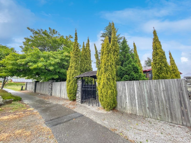 74 Cedar Drive, Kelvin Heights, Queenstown - Carousel 2