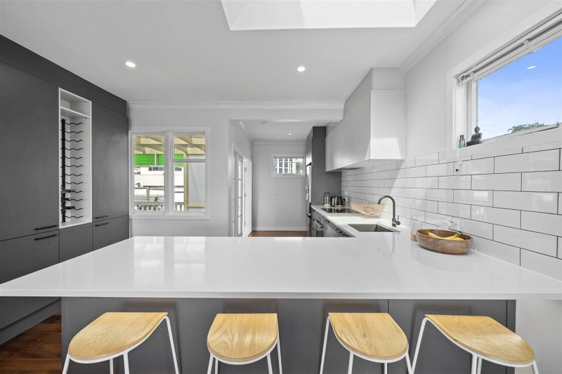 20 Richard Street, Titahi Bay, Porirua - Carousel 1