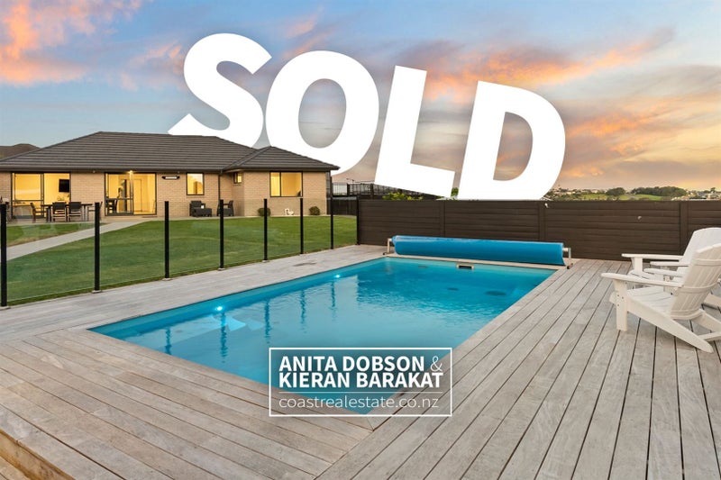 6 Tirohanga Crescent, Stanmore Bay, Whangaparaoa - Carousel 1