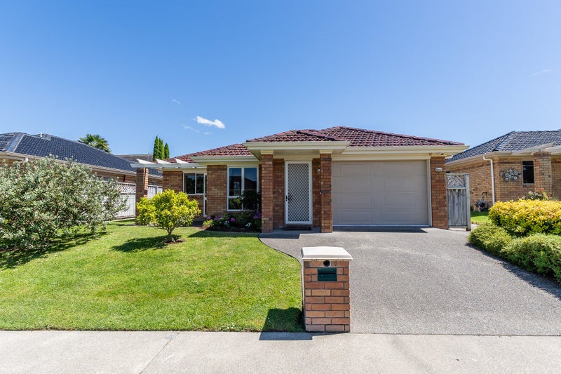 3 Sovereign Isle Lane, Rototuna, Hamilton - Carousel 1