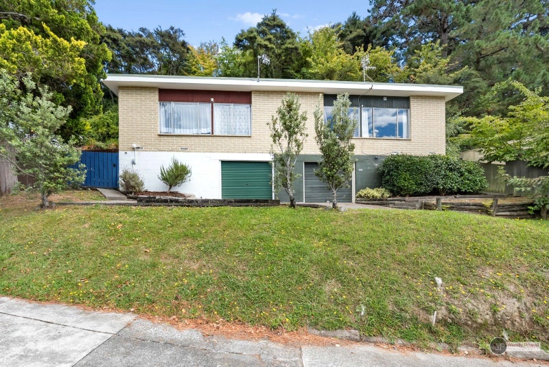 28 Deller Grove, Silverstream, Upper Hutt - Carousel 1