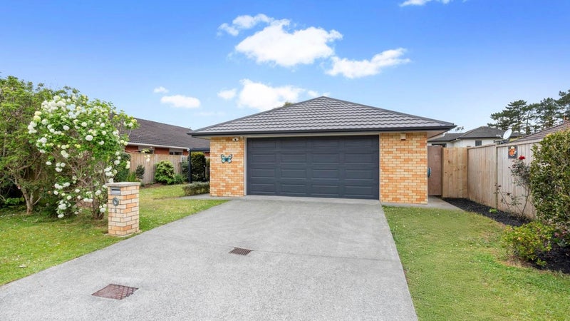 8 Bradnor Meadows Drive, Swanson, Auckland - Carousel 1