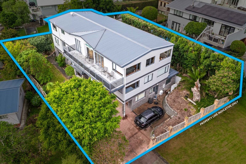 19 Woodside Avenue, Northcote, Auckland - Carousel 1