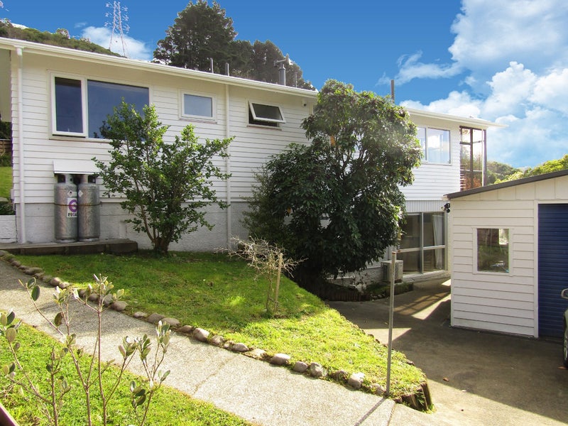 16 Downing Street, Crofton Downs, Wellington - Carousel 1