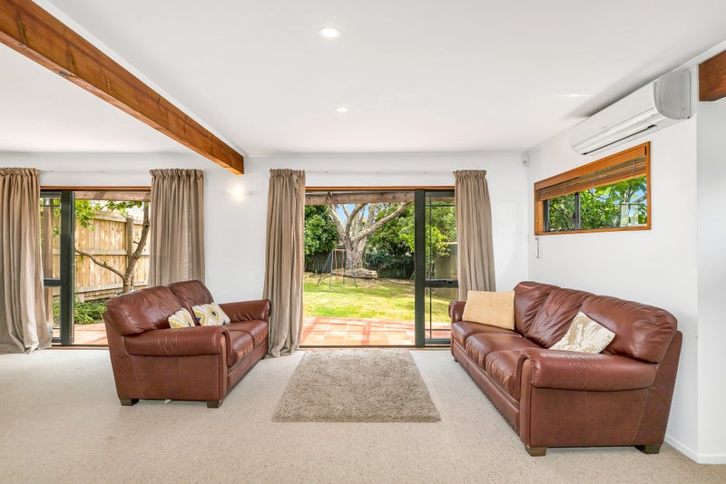 11 Kettle Street, Point Chevalier, Auckland - Carousel 2