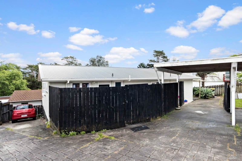 2/23 Luckens Road, West Harbour, Auckland - Carousel 1