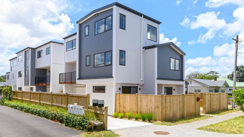 32A Ennismore Road, Mount Albert, Auckland - Carousel 1