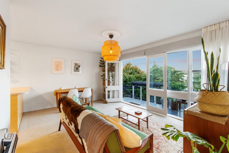 5/2 Mountain View RD, Western Springs, Auckland - Carousel 2