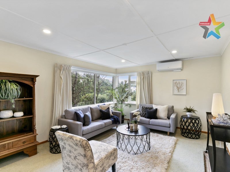 32 Curtis Street, Northland, Wellington - Carousel 2