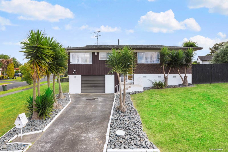 19 Balgowan Terrace, Conifer Grove, Takanini - Carousel 2
