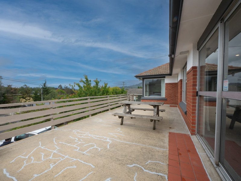 7 Waldron Crescent, Green Island, Dunedin - Carousel 2