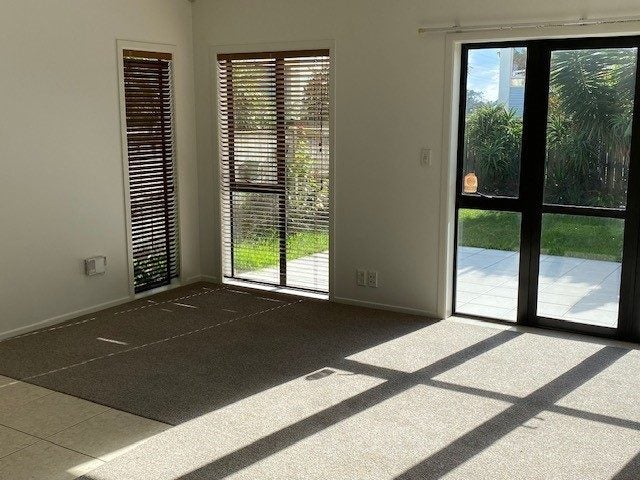 104 Huntington Drive, Huntington Park, Auckland - Carousel 2