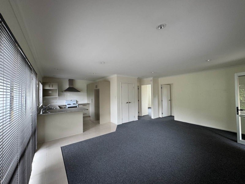 12 Cedar Heights Avenue, Massey, Auckland - Carousel 2