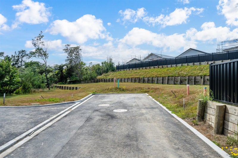 14 Rewarewa Way, Timberlea, Upper Hutt - Carousel 2