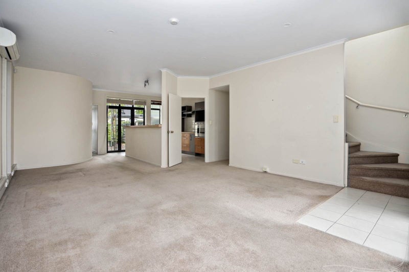 31/1 Ambrico Place, New Lynn, Auckland - Carousel 1