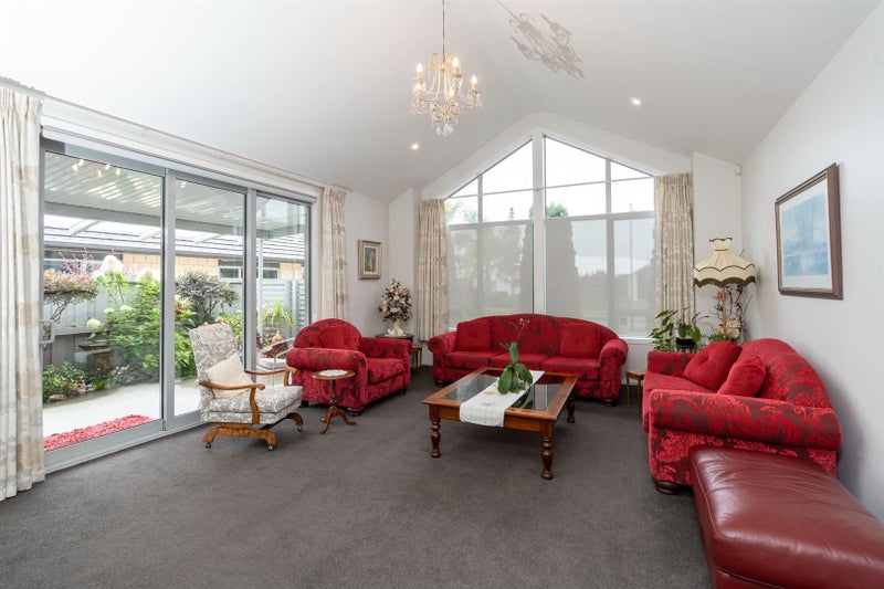 1 Amokura Crescent, Flagstaff, Hamilton - Carousel 1