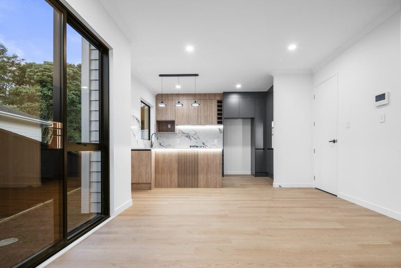 24A Scarlock Avenue, Browns Bay, Auckland - Carousel 2