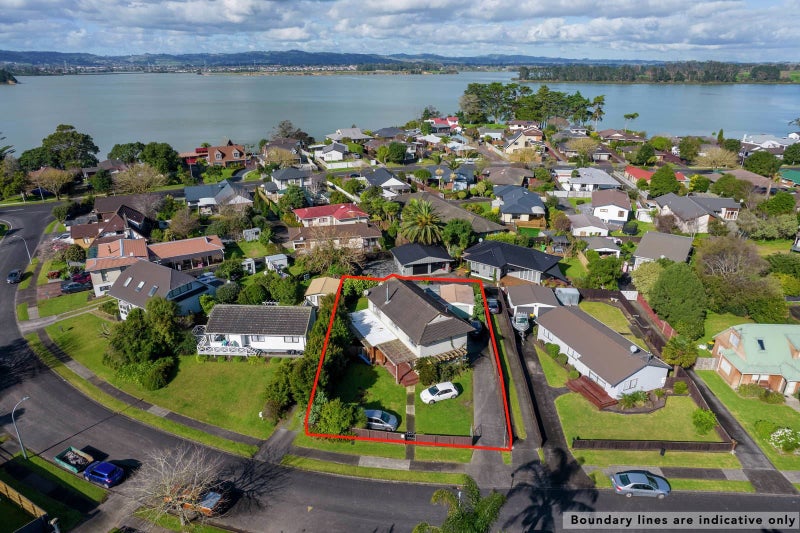 12 Pinehurst Place, Wattle Downs, Auckland - Carousel 1