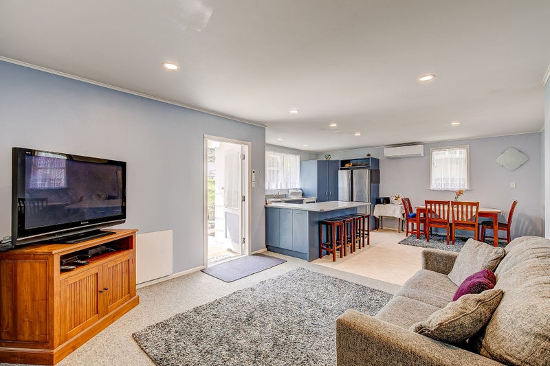 7 Hollow Close, Titahi Bay, Porirua - Carousel 2