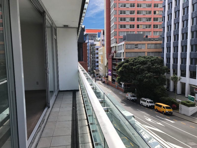 2I/164 The Terrace, Wellington Central, Wellington - Carousel 1