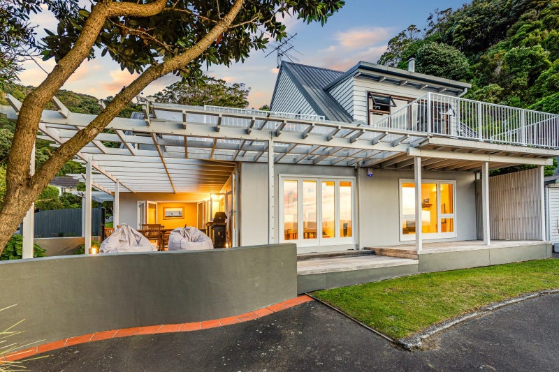 1/2 Gill Road, Lowry Bay, Lower Hutt - Carousel 1