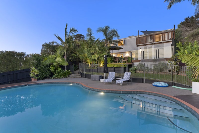 32 Sartors Avenue, Northcross, Auckland - Carousel 1