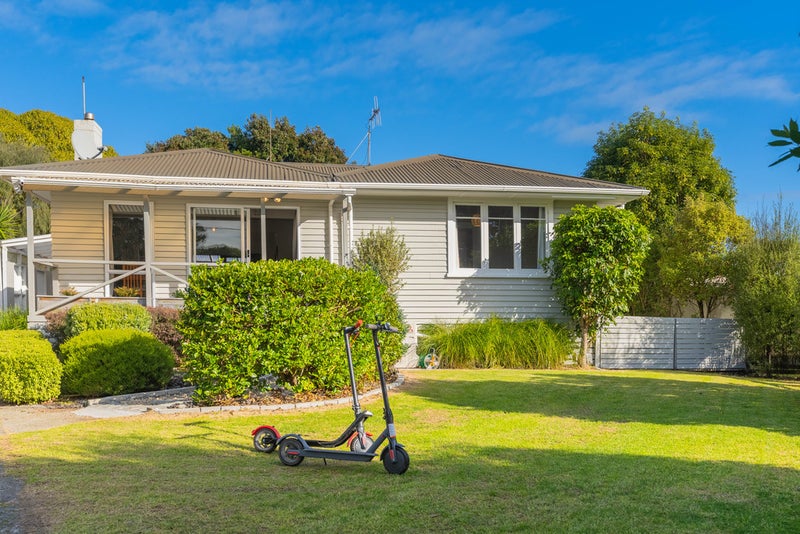 10 Konini Grove, Raumati Beach, Paraparaumu - Carousel 1