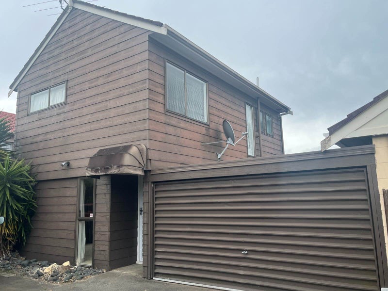 9B Highland Park Drive, Highland Park, Auckland - Carousel 1