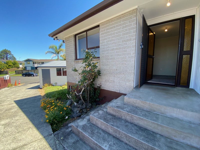 15 Foyle Place, Glendene, Auckland - Carousel 2